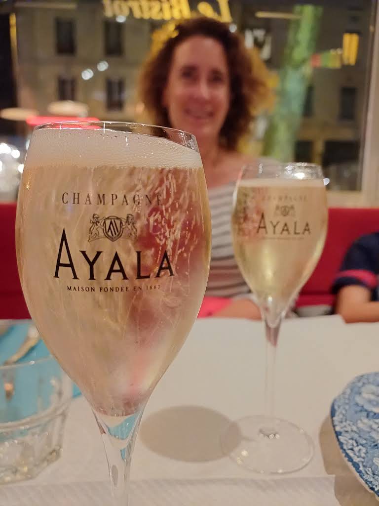 Champagne servi au restaurant