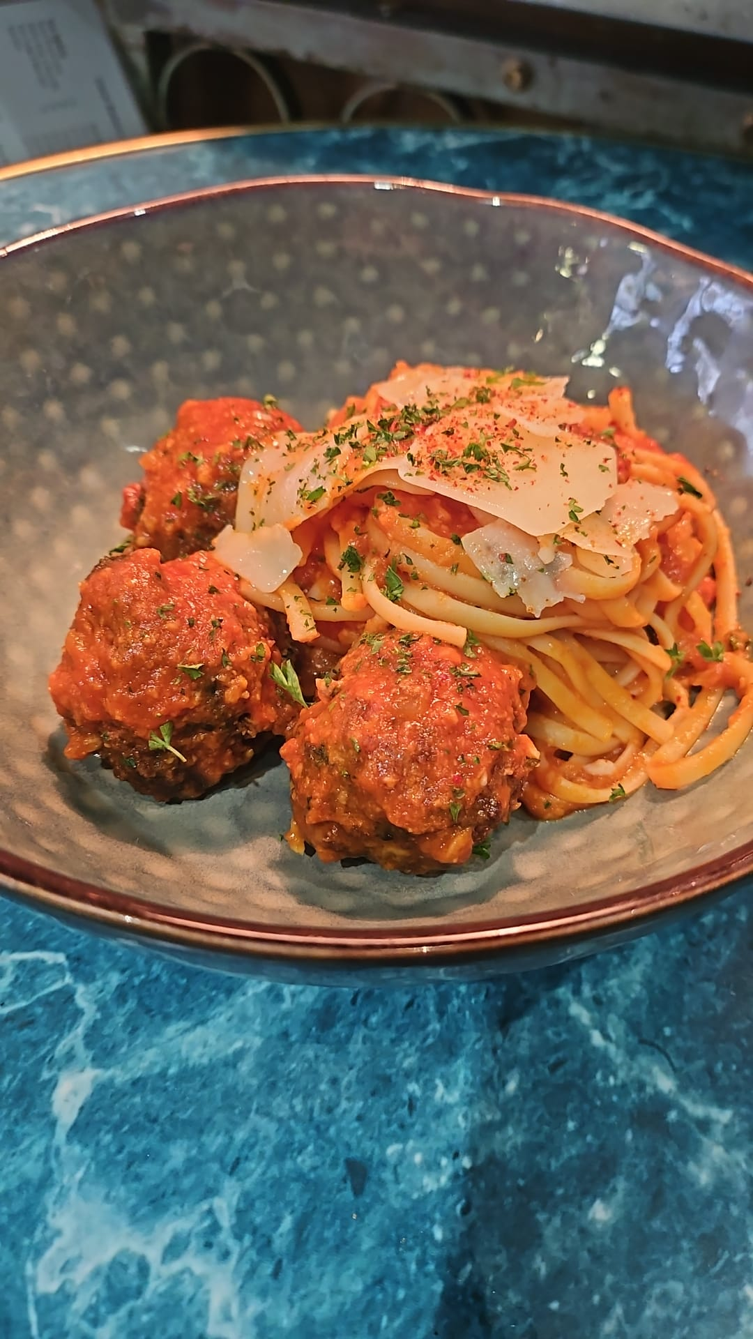 Pâtes et boulettes cuisinées maison aux Brotteaux