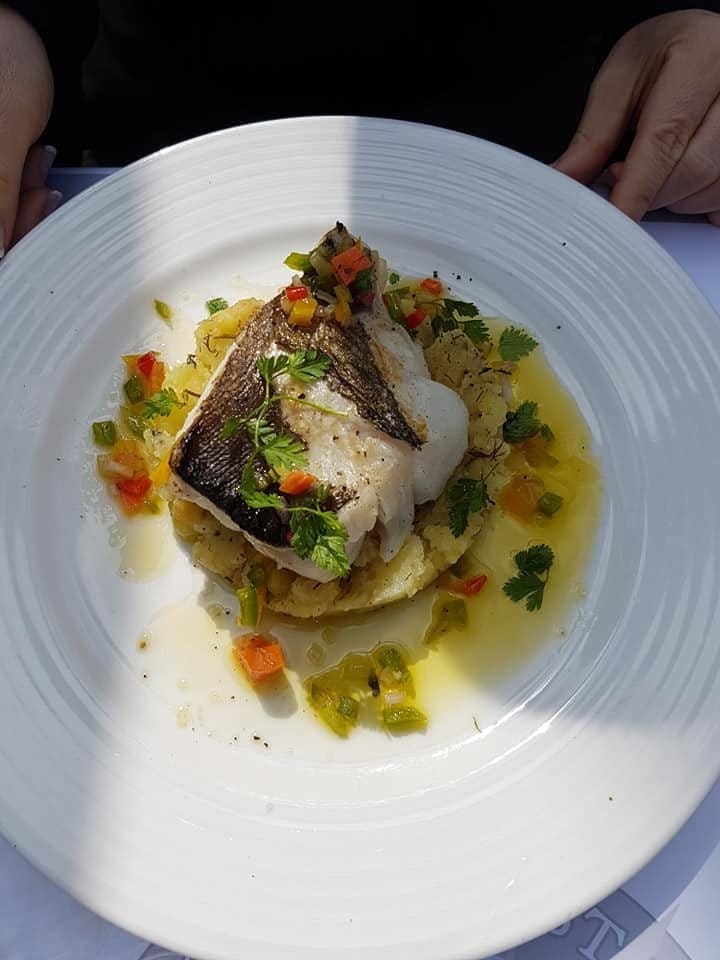 Poisson rôti et légumes cuisinés aux Carnets d'Édouard