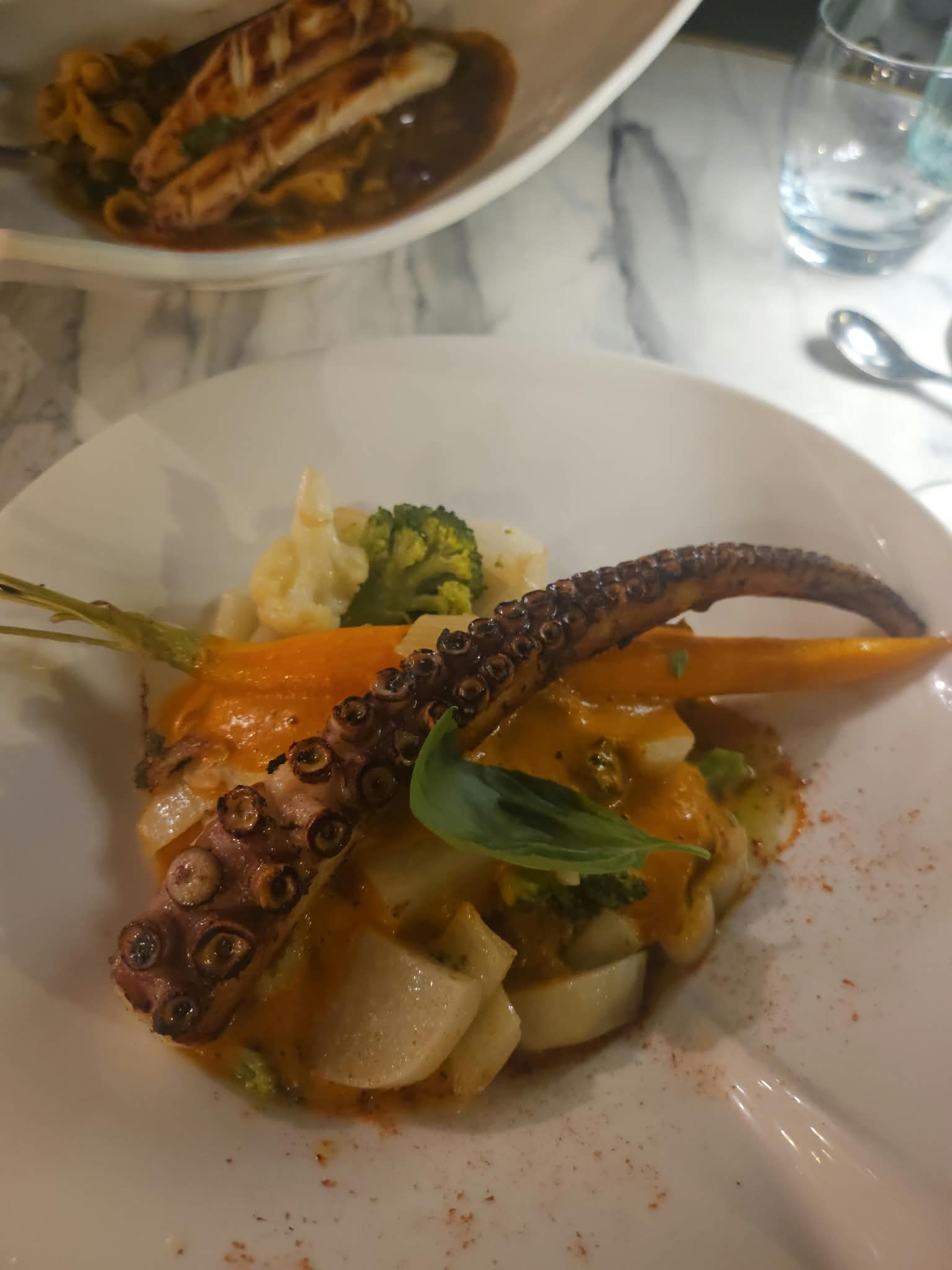 Poulpe grillé et légumes de saison aux Carnets d'Édouard